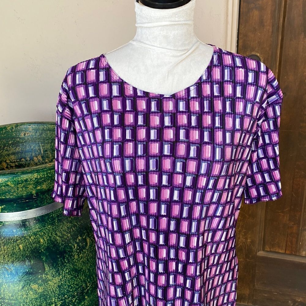 Stretchy short sleeve XL pullover top